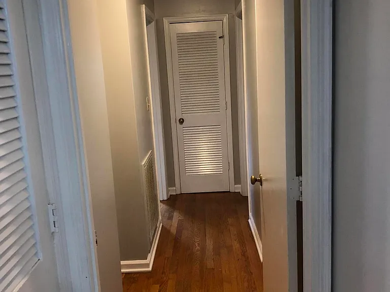 1036 Richmond Ave — Photo 4