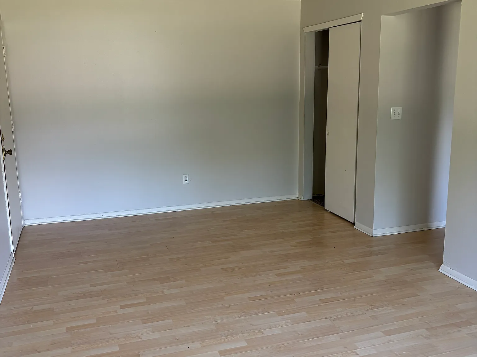 1 bed, 750 sqft, $1,075 — Photo 3