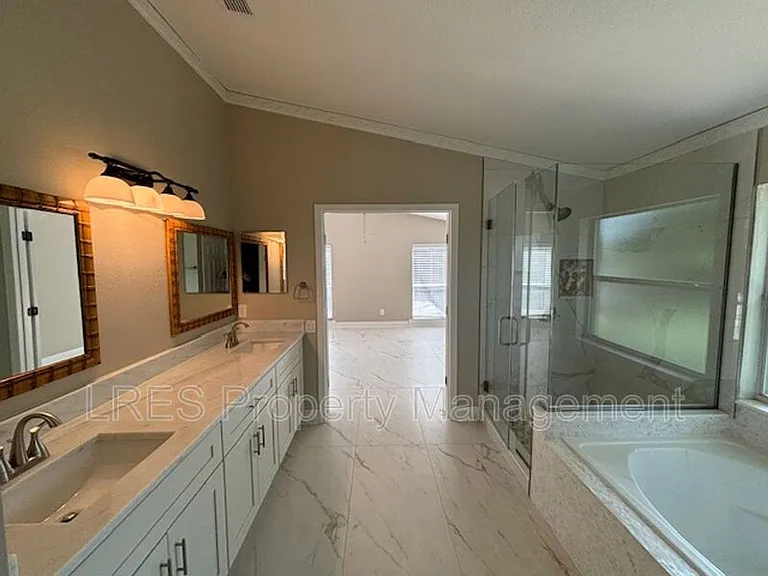1028 Kerwood Cir — Photo 24