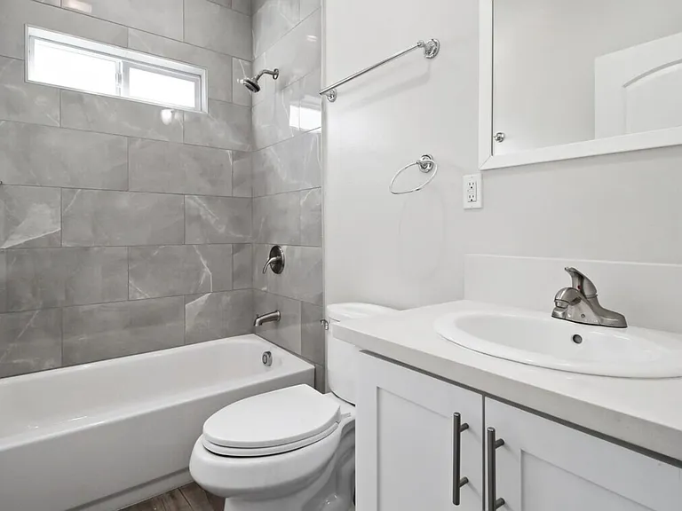 6841 Radford Ave — Photo 12