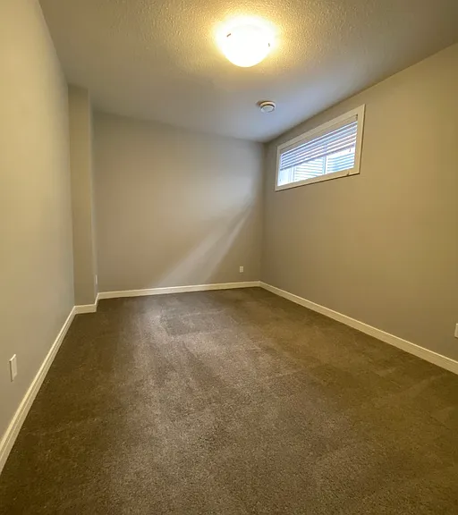 2550 Amerongen Cres SW #1A — Photo 8