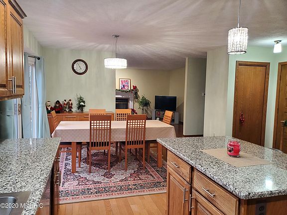 3rd image of 2924 Horseshoe Ct SW