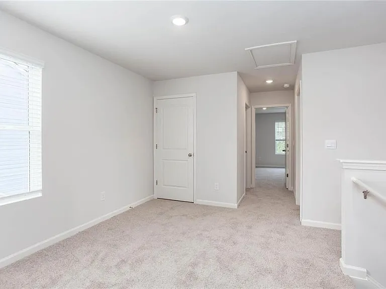 131 Landsdowne Way — Photo 32
