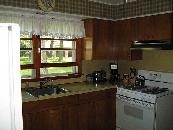 3rd image of 8 Morgan Dr