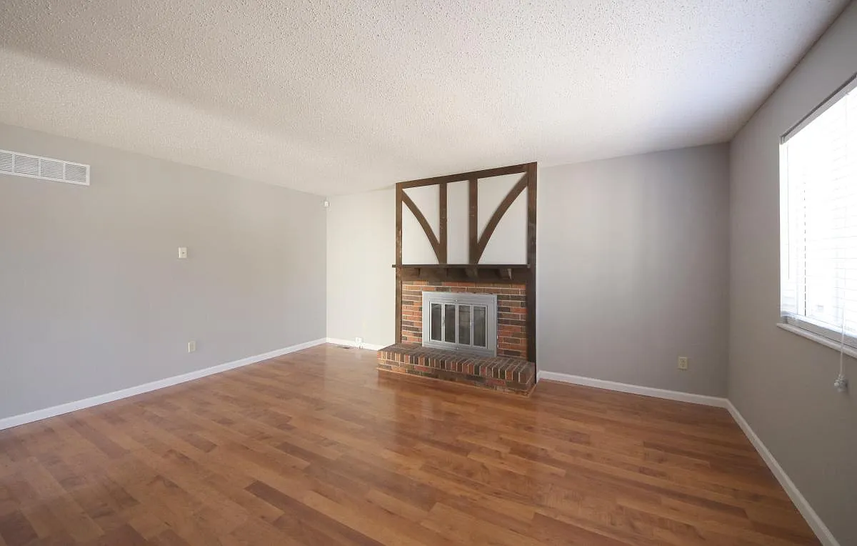 3 bed, 1280 sqft, $2,250 — Photo 3