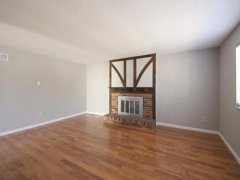 139 Brightfield Dr — Photo 2