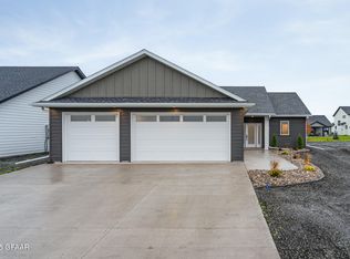 6015 S 14th St, Grand Forks, ND 58201