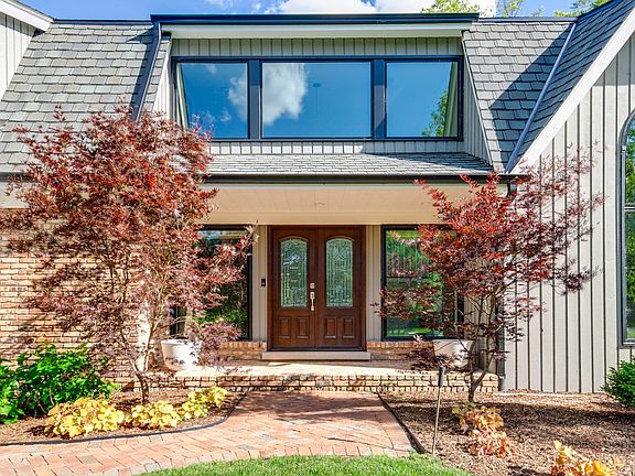 5th image of 1685 Clover Dr