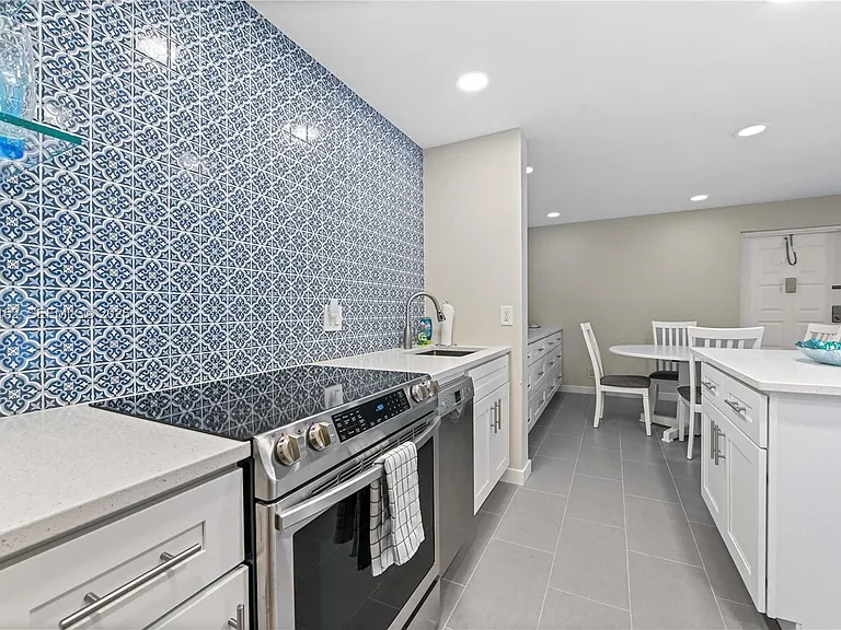 812 Sky Pine Way #C2 — Photo 1