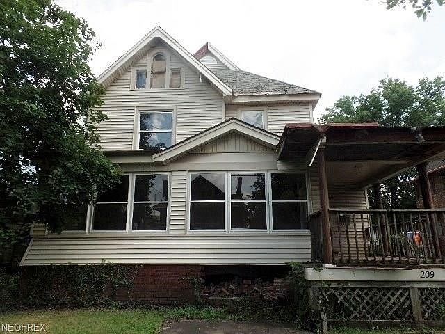 1st image of 209 Porter St NE