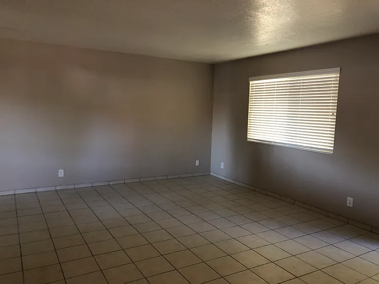 1141 W North Ln — Photo 7