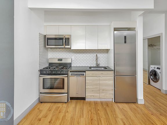 2nd image of 399 Clermont Ave #4CC