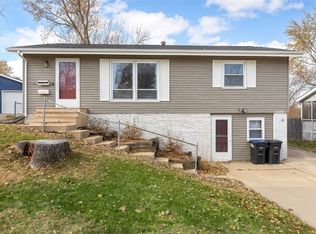 1310 Linnview Dr, Marion, IA 52302