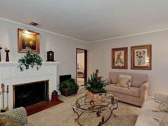 SECOND VIEW OF LIVING ROOM