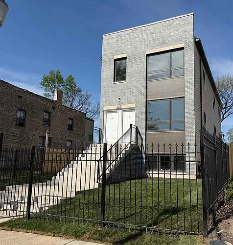 726 N Lotus Ave #2 Photo 1