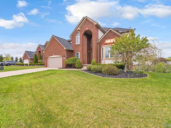 4th image of 42088 Woodglen Dr