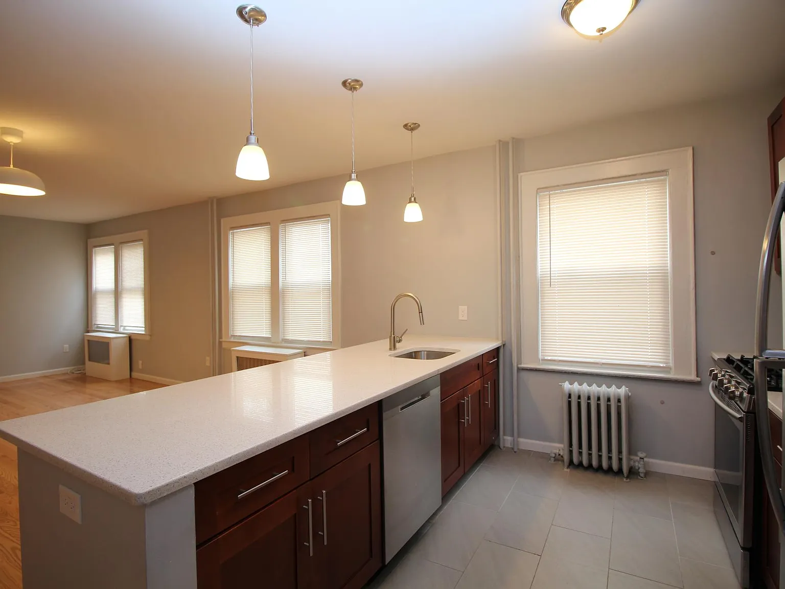 222 Irving Pl — Photo 2