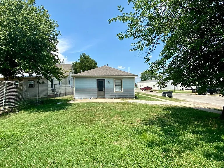411 Krewson St — Photo 14