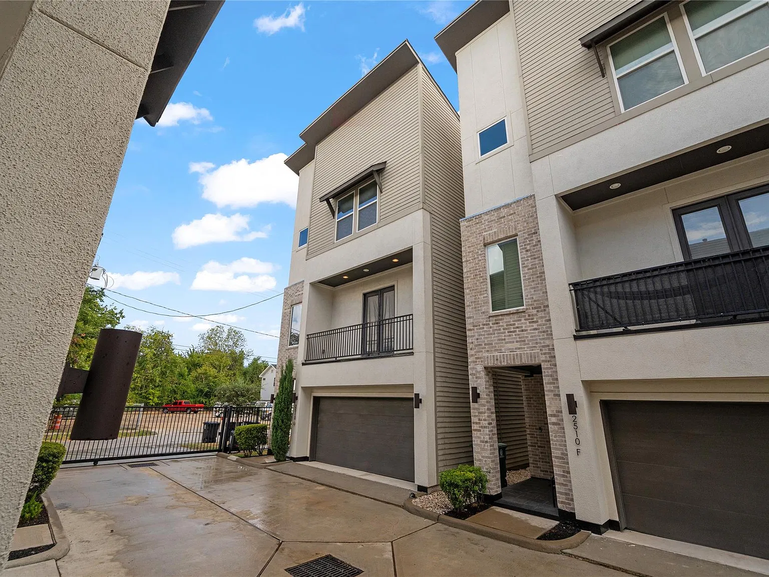 3 bed, 3.5 bath, 2042 sqft, $2,600 — Photo 4