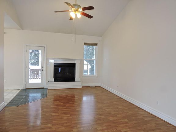 4th image of 20404 New England Dr