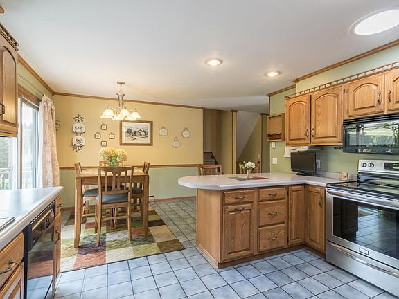 5th image of 7578 Bavarian Ln