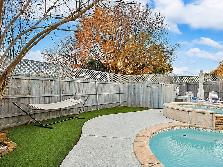 806 Longleaf Dr — Photo 43