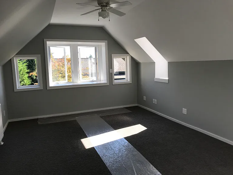 530 NE Ryen St #B — Photo 10