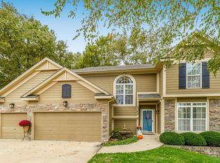 1304 NE Country Lane Cir, Lees Summit, MO 64086