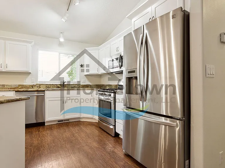 7358 N Aaron St — Photo 15