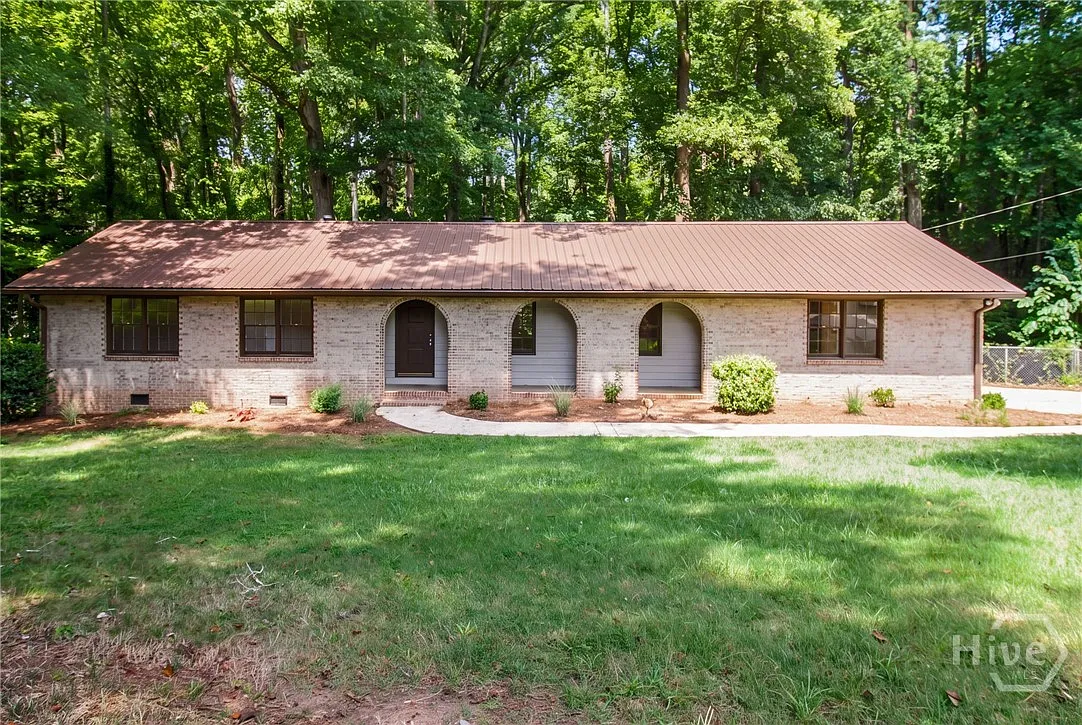 4 bed, 3.0 bath, 1936 sqft, $3,000 — Photo 1