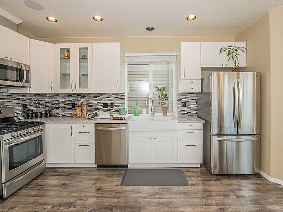 3rd image of 987 SE Albertine St