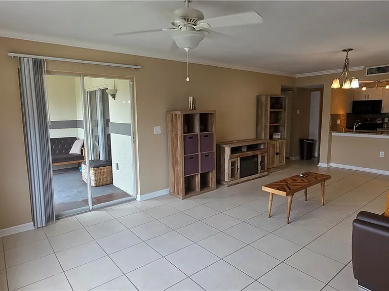 3419 Winkler Ave — Photo 6
