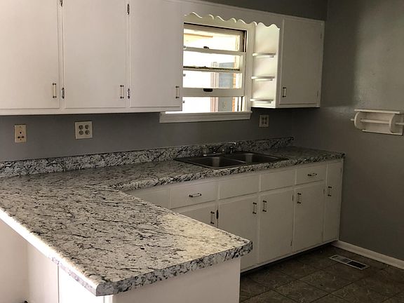 3rd image of 416 Wayside Dr