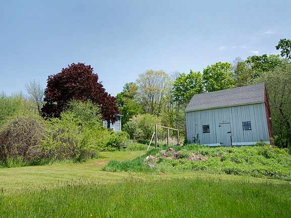 4th image of 11 Cider Mill Rd