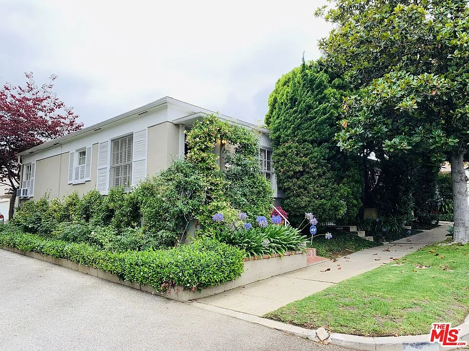 1309 Warnall Ave