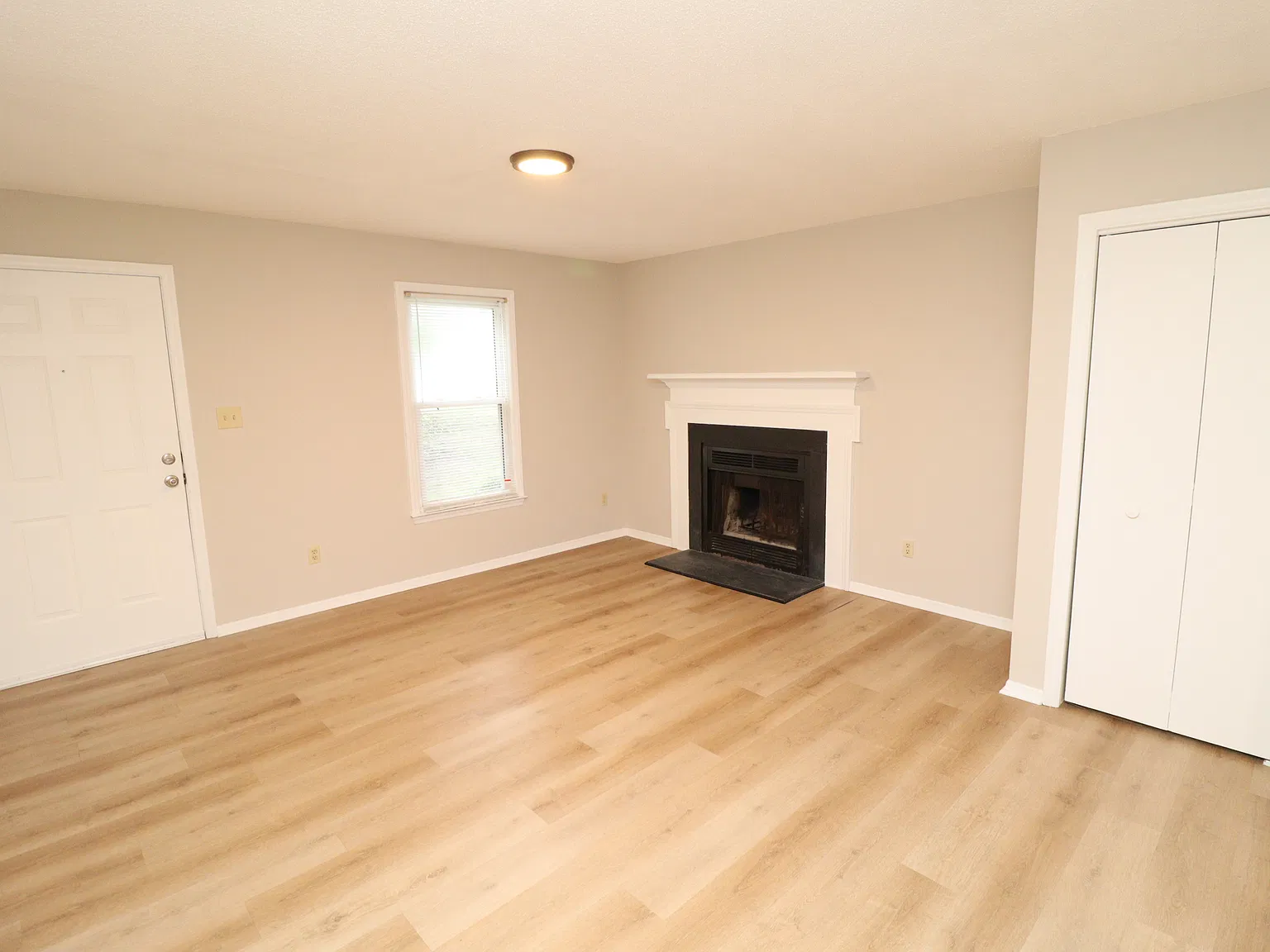 Immaculate End Unit Ground Floor Condo Available Immediately — Photo 3