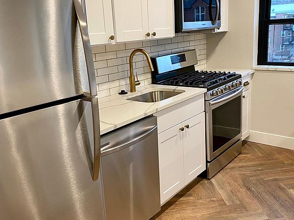 5th image of 7548 Parkdale Ave APT 1A