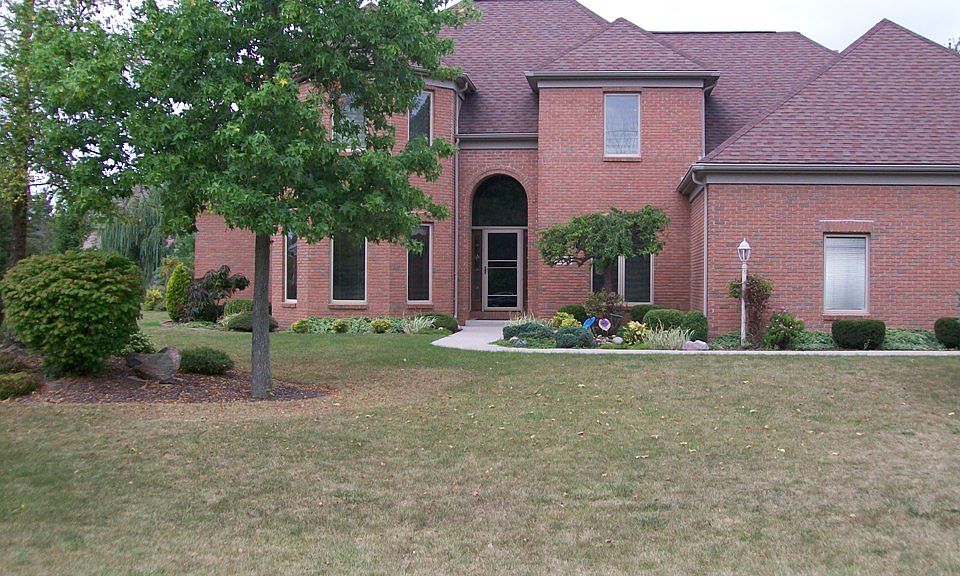 1st image of 1340 W Riverview Ave