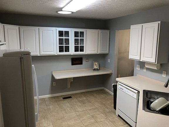 4th image of 52 Community Dr
