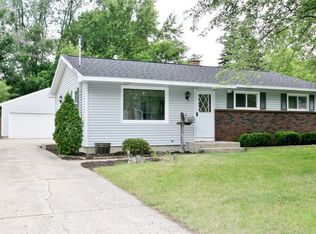 1577 Oakcrest St SW, Wyoming, MI 49509