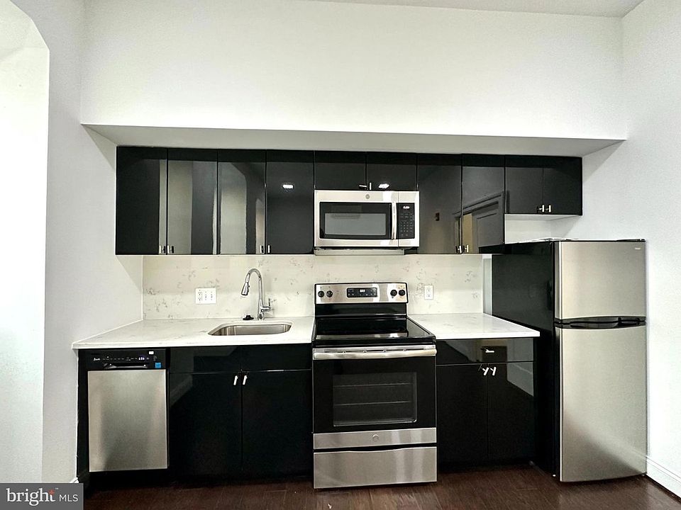 2nd image of 1200 Saint Paul St #302