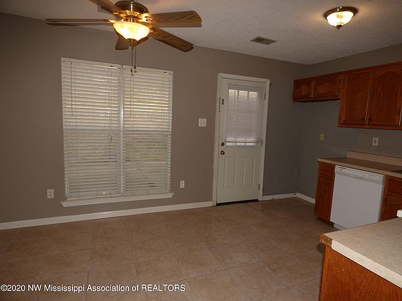 5th image of 10872 Oak Leaf Dr