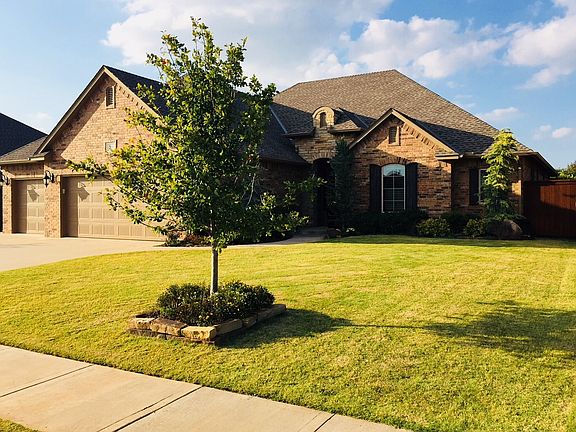2nd image of 305 Turnberry Dr