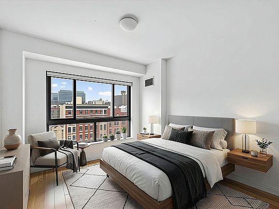 3rd image of 171 W 131st St Unit Penthouse 4