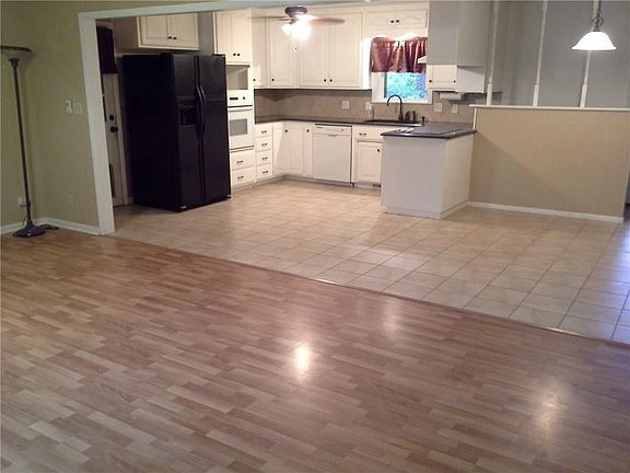 2nd image of 1202 Lisa Ln