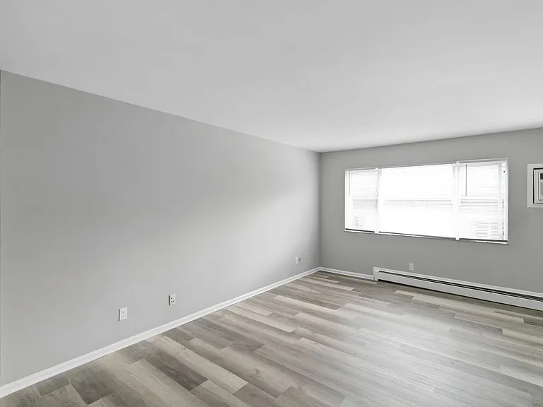 4221 N Grand River Ave — Photo 8