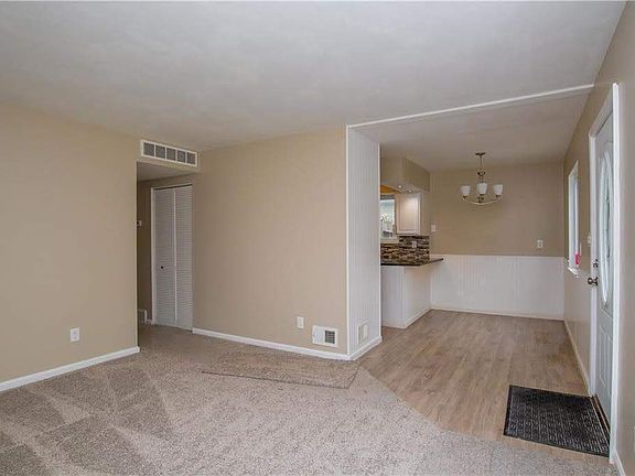 4th image of 27119 Dartmouth St