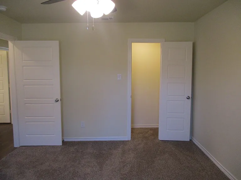 1718 NW Dallas St — Photo 17