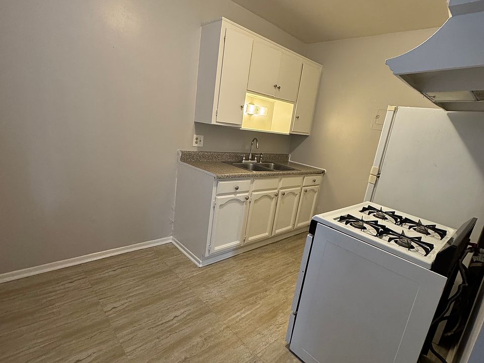 1st image of 1609 W Court St APT 7