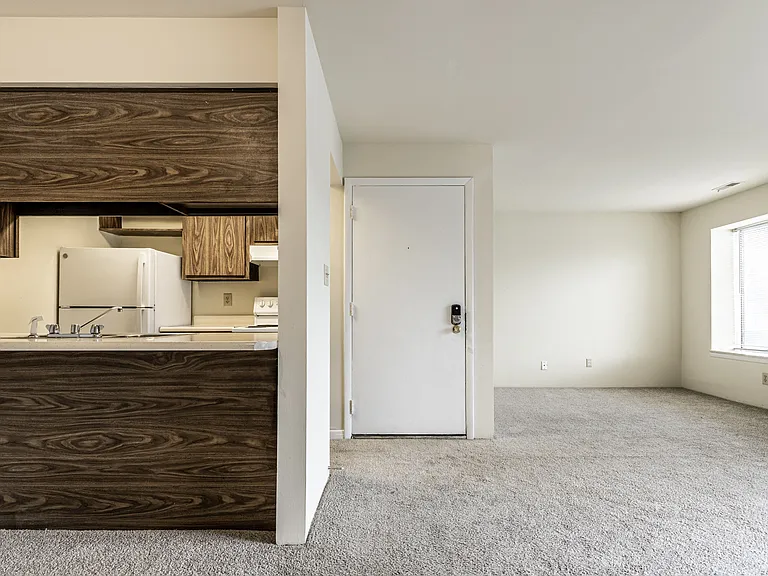 Scarborough Lake Apartments — Photo 6